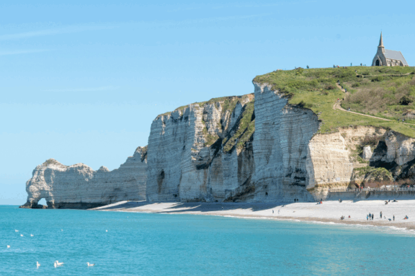 Étretat avec son chien : falaises et alentours
