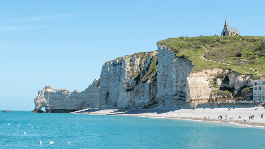 Étretat avec son chien : falaises et alentours