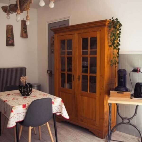 Espace repas du Gîte Le Paradis des Bulles en Champagne dans la Marne en région Grand Est
