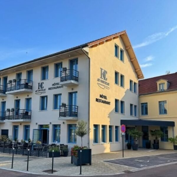 Vue extérieure de l'Hôtel du Commerce à Nogent en Haute Marne