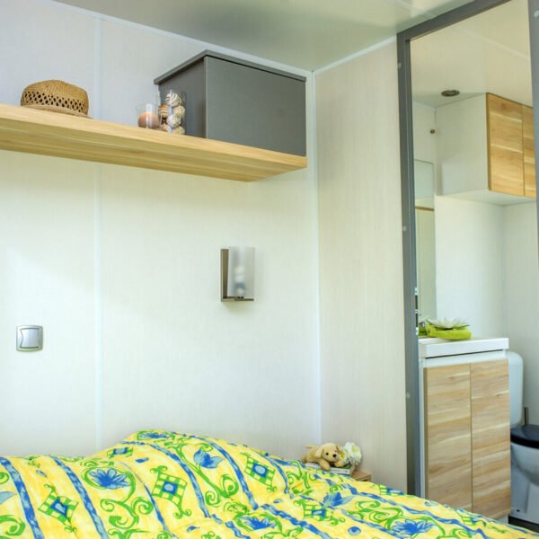 intérieur d'un mobilhome du camping les Dauphins à saint cyr sur mer dans le var