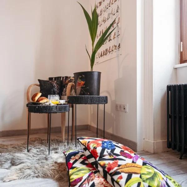 Salon cosy au Domaine ForRest, Hébergement insolite dans la Loire à Lay en Auvergne Rhône Alpes