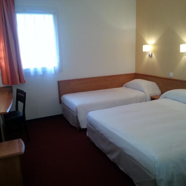 Chambre familiale au Brit Hôtel Villeneuve-sur-Lot dans le Lot et Garonne en plein Sud Ouest de la France