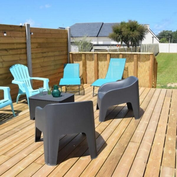Terrasse au soleil du Gîte La Salicorne en Bretagne dans le Finistère à Plouescat