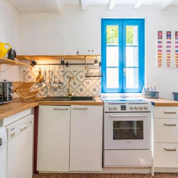 Cuisine équipée du Gîte Casa Luna à Le Coudray-Macouard près de Saumur et des Châteaux de la Loire en Anjou