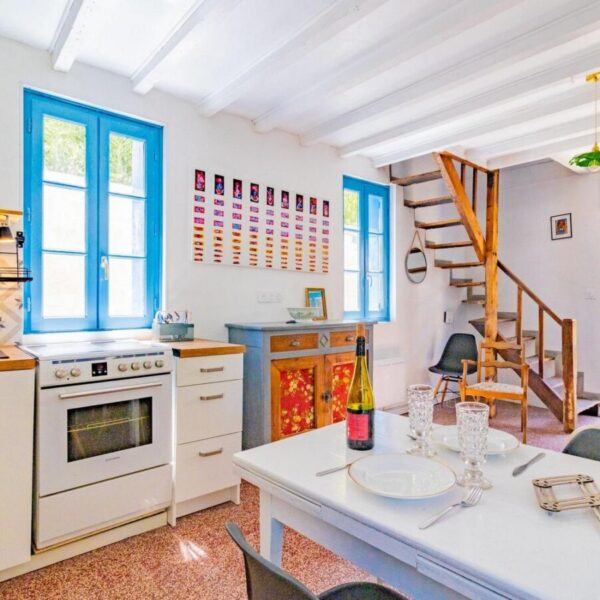 Cuisine équipée du Gîte Casa Luna à Le Coudray-Macouard près de Saumur et des Châteaux de la Loire en Anjou