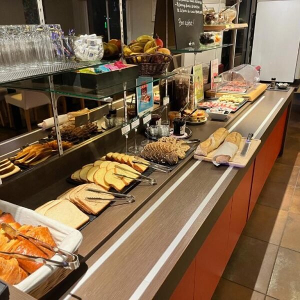 Buffet gourmand petit déjeuner au Brit Hôtel Montauban dans le Tarn et Garonne au cœur su Sud Ouest de la France