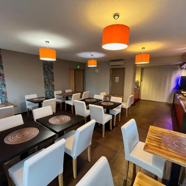 Salle de petit déjeuner du Brit Hôtel Montauban dans le Tarn et Garonne au cœur su Sud Ouest de la France