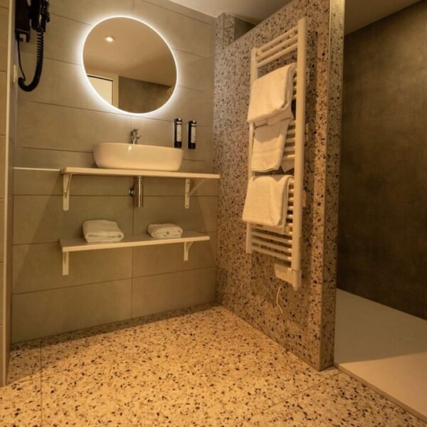Salle de bain de L'Hôtel Kyriad Lyon Sud Sainte Foy en Rhône Alpes proche du centre de Lyon