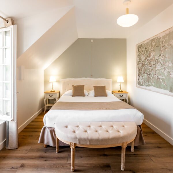 Chambre double de l'Hôtel de la Porte St Malo à Dinan en Bretagne dans les Côtes d'Armor