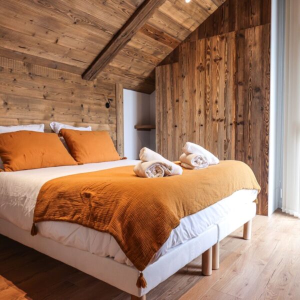 Chambre double cosy au Chalet L’Altizoard à Briançon dans les Hautes Alpes