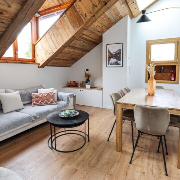 Salon du Chalet L’Altizoard à Briançon dans les Hautes Alpes