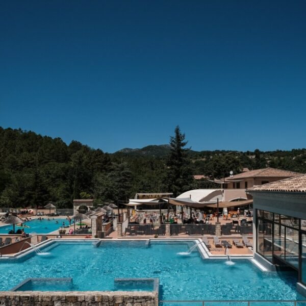 Espace Spa du Camping Domaine Les Ranchisses en Ardèche près de Vallon Pont d'Arc dans le Sud de la France