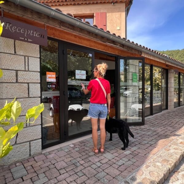 camping-domaine-les-ranchisses-vacances-avec-son-chien-en-ardeche-emmenetonchien.com