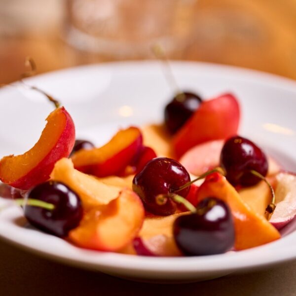Fruits du verger au Restaurant La Cerise en Provence au pied du Mont Ventoux près de Carpentras aux portes du Lubéron dans le Sud de la France