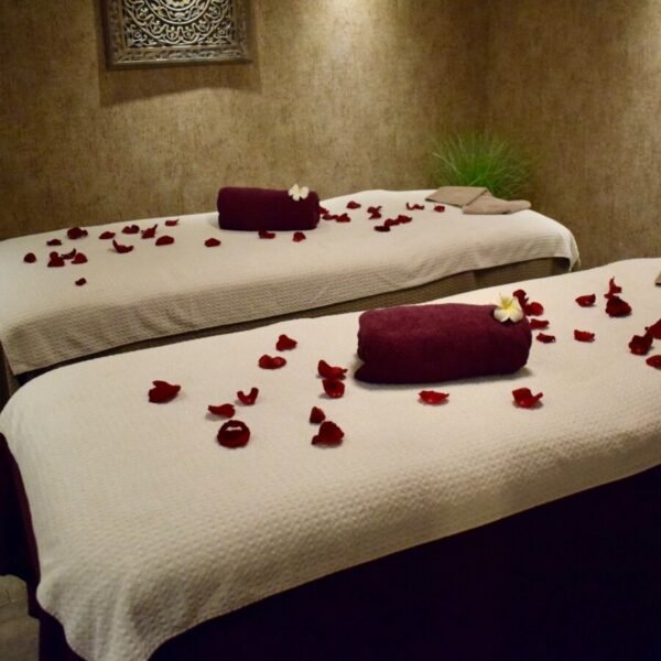 Massages romantique pour deux dans l'espace SPA de l'Hôtel Le Trophée à Deauville dans le Calvados en Normandie