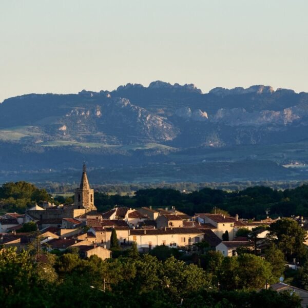 Vue du Camping La Cerise en Provence au pied du Mont Ventoux près de Carpentras aux portes du Lubéron dans le Sud de la France