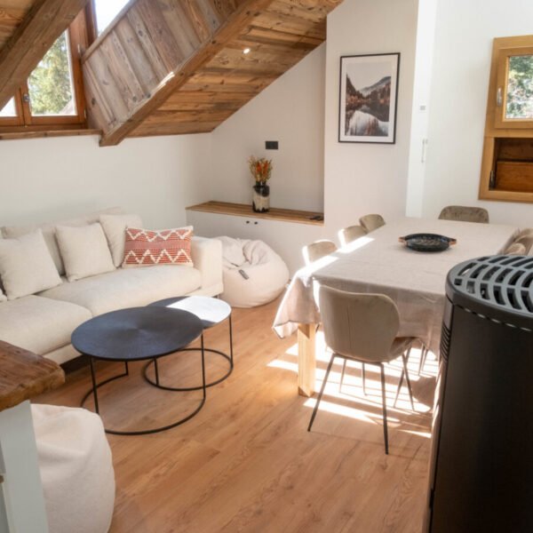 Salon du Chalet L’Altizoard à Briançon dans les Hautes Alpes