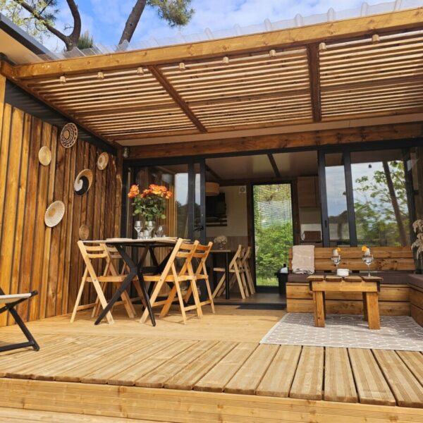 Terrasse de mobil-home Camping Ecolodge Gaïa, à Douville, entre Bergerac et Périgueux - Dordogne