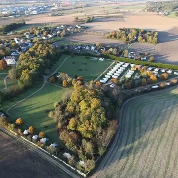 Camping dogfriendly dans la Vienne - camping Le Petit Trianon - Proche de Châtellerault et du Futuroscope