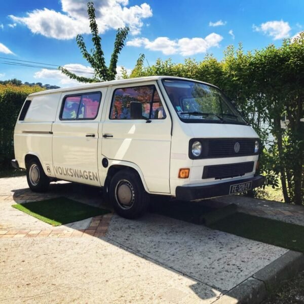 Van au Camping de Montolieu dans l'Aude près de Carcassonne dans le Sud de la France