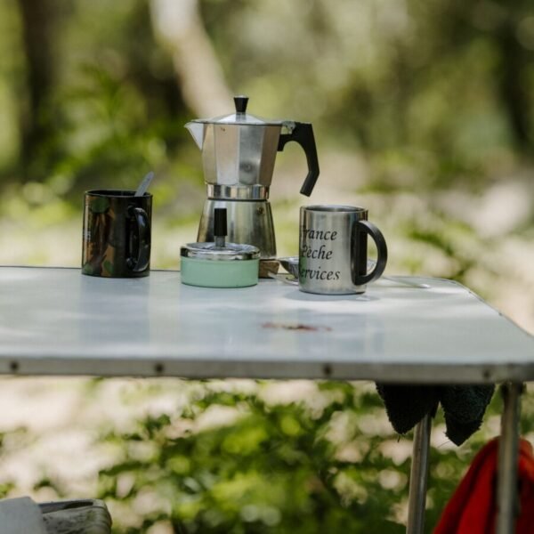 Petit-déjeuner en pleine nature - Camping Yelloh Village La Plaine, à Ruoms, en Ardèche