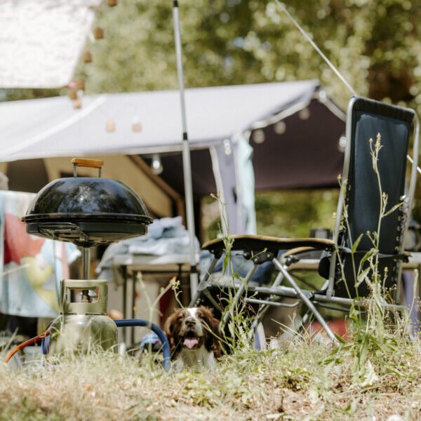 Barbecue et moment convivial - Camping Yelloh Village La Plaine, à Ruoms, en Ardèche
