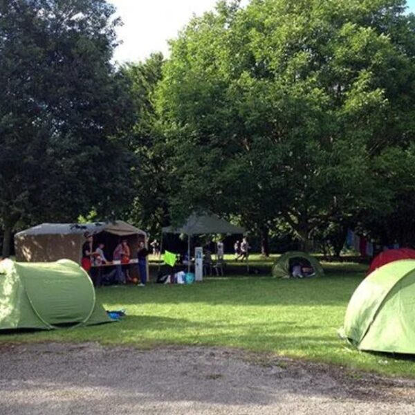 Grands emplacements nature pour tente au Camping Seasonova les Marguerites, à Gamaches, dans la Somme - Picardie - Hauts-de-France