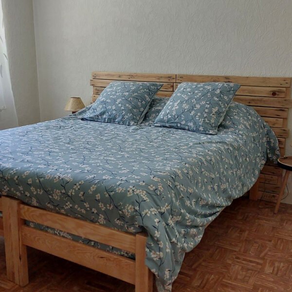 Chambre avec lit king size Gîte Nesst - Corrèze - Plateau des Millevaches