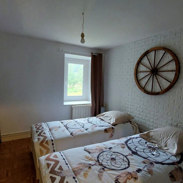 Chambre avec deux lits simples - Gîte Nesst - Corrèze - Plateau des Millevaches