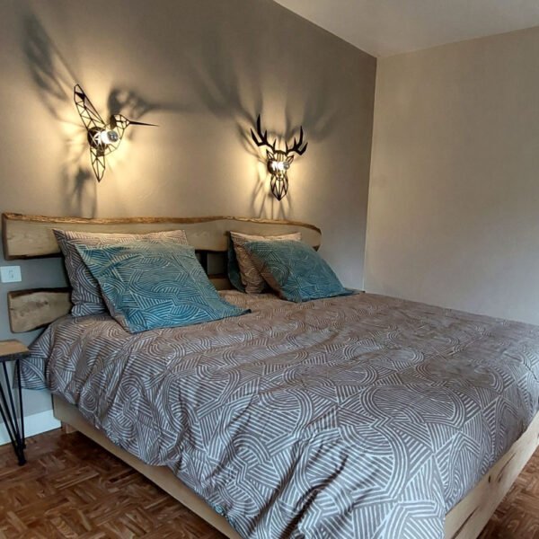 Chambre avec lit queen size - Gîte Nesst - Corrèze - Plateau des Millevaches