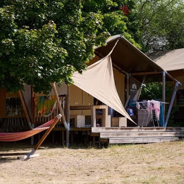 Tentes Safari au camping Le Petit Trianon - Proche de Châtellerault et du Futuroscope dans la Vienne