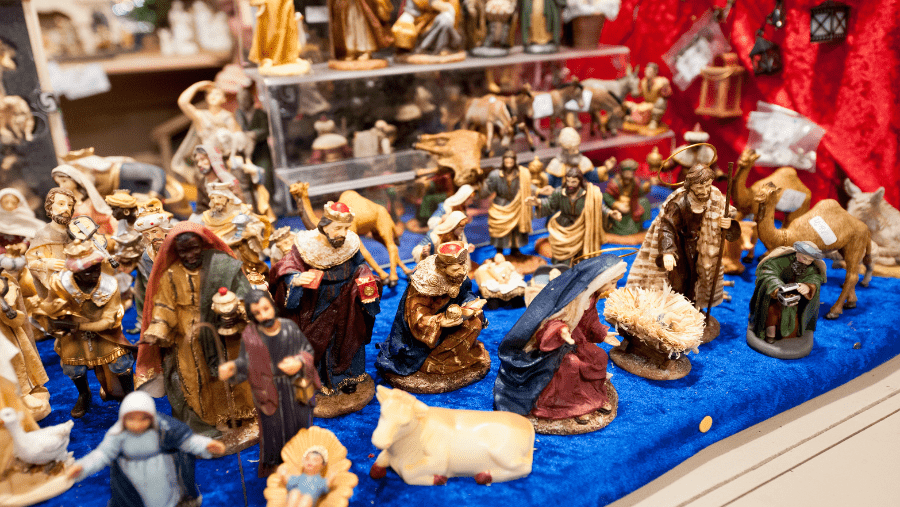 santons de provence à retrouver avec votre chien dans un marché de Noël du Sud de la France