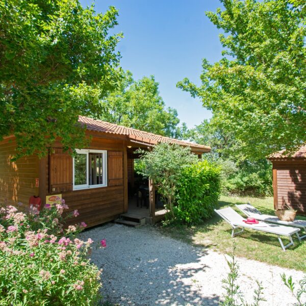 Cottage pour 5 personnes avec climatisation et chiens admis - Camping Le Couspeau, au Poët-Célard, dans la Drôme