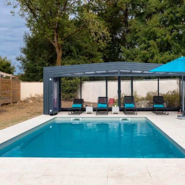 Piscine de la Villa des Eaux Claires à Puymoyen en Charente en Nouvelle Aquitaine