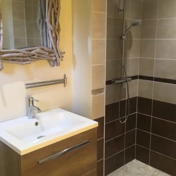 Salle de bain de la Villa des Eaux Claires à Puymoyen en Charente en Nouvelle Aquitaine