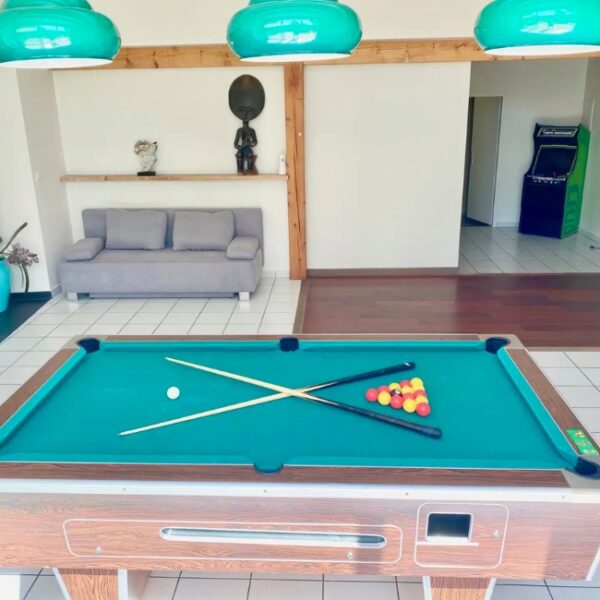 Billard de la Villa des Eaux Claires à Puymoyen en Charente en Nouvelle Aquitaine