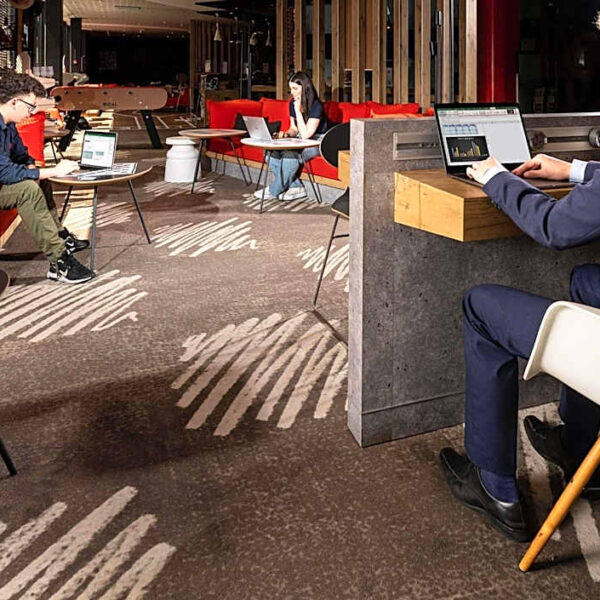 salle de co -working de l'Ibis Bordeaux Centre Bastide à Bordeaux en Gironde