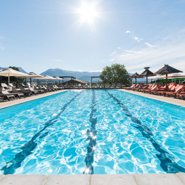 Piscine chauffée extérieure pour nager - Camping Le Couspeau, au Poët-Célard, dans la Drôme