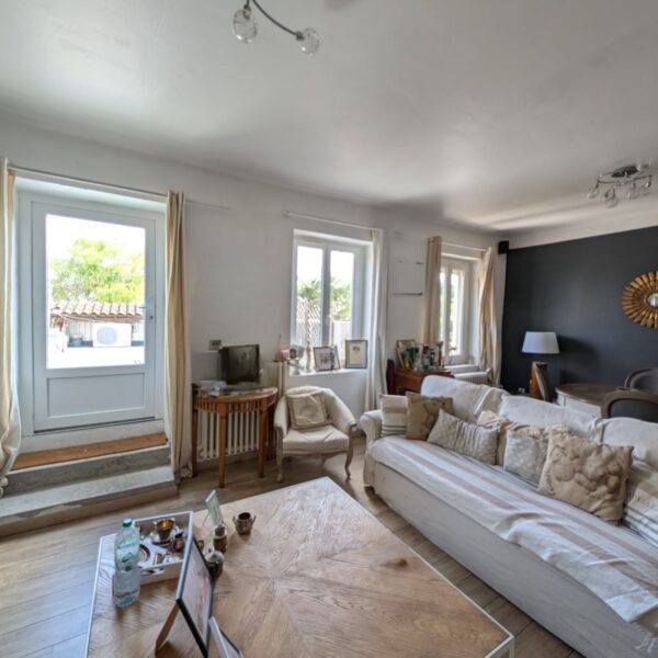 Appartement T2 avec chiens bienvenus - Gîte La Petite Maison des Cavaliers à Saint-Laurent-de-Mure, près de Lyon.