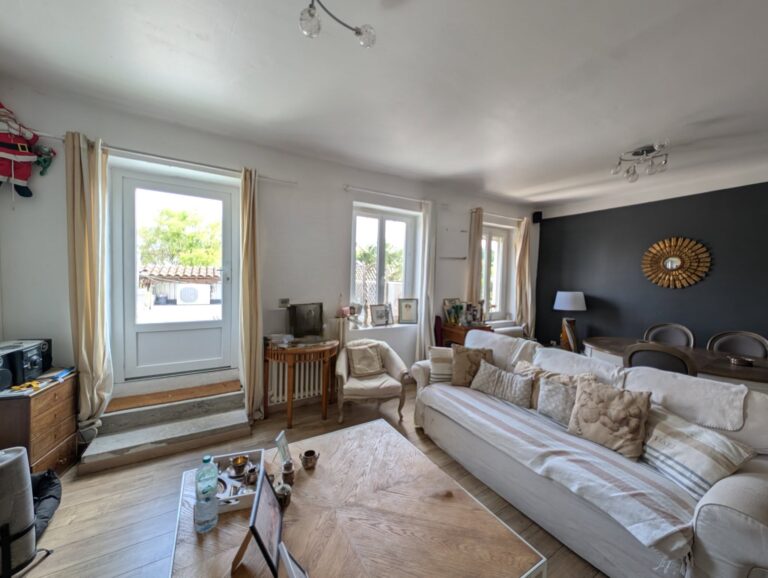 Appartement T2 avec chiens bienvenus - Gîte La Petite Maison des Cavaliers à Saint-Laurent-de-Mure, près de Lyon.
