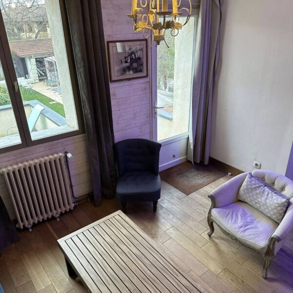 Appartement avec entrée indépendante - Gîte La Petite Maison des Cavaliers à Saint-Laurent-de-Mure, près de Lyon.