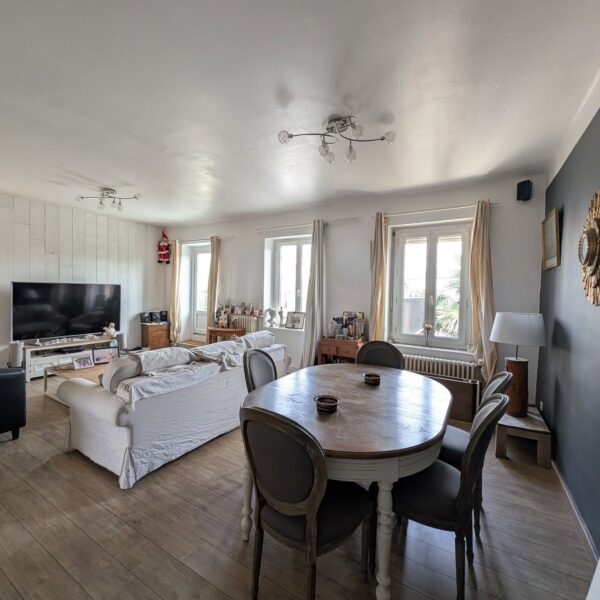 Appartement T2 ou T4 pour des vacances à deux ou en famille - Gîte La Petite Maison des Cavaliers à Saint-Laurent-de-Mure, près de Lyon.