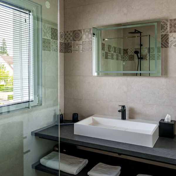 Salle de bain de La Villa Perchée dans le Val D'Oise à 30mn de Paris