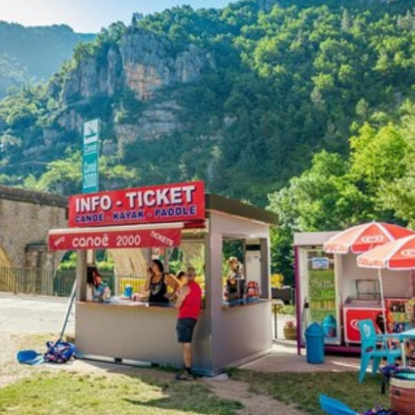 Accueil du centre Canoë 2000 à la Malène en Lozère