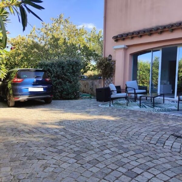 Entrée du Petit appart sympa à Roquebrune-sur-Argens dans le Var