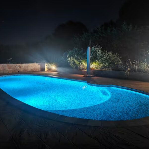 Piscine de nuit du Petit appart sympa à Roquebrune-sur-Argens dans le Var
