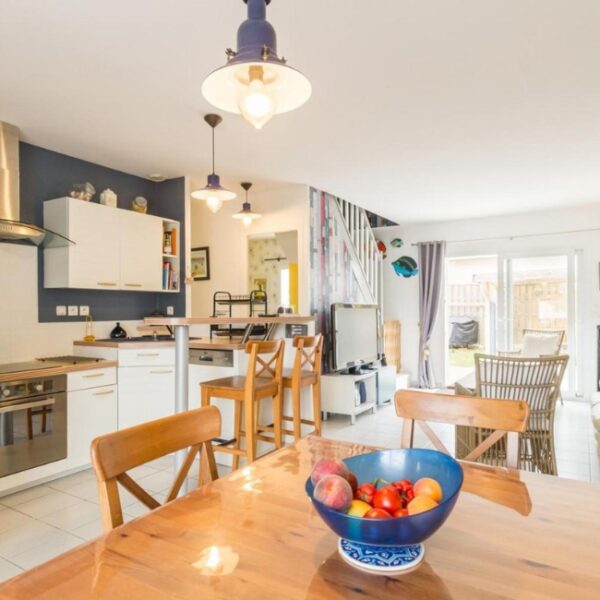 Salle à manger du Gîte L'Effet Mer à Saint-Jean-de-la-Rivière dans la Manche