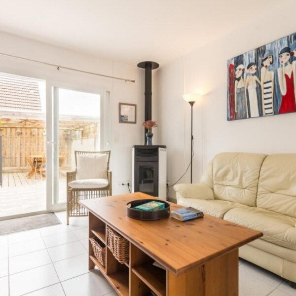 Salon du Gîte L'Effet Mer à Saint-Jean-de-la-Rivière dans la Manche