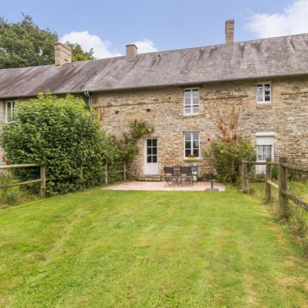 Jardin du Gîte Les Charmilles à Hauteville-La-Guichard dans la Manche